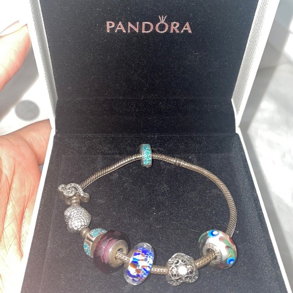 Pandora charm bracelet with 8 charms already included - Picture 3 of 3